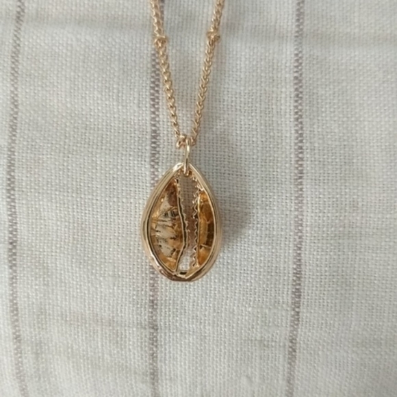 18k Gold Plated Cowrie Shell Earrings Necklace - Picture 5 of 8